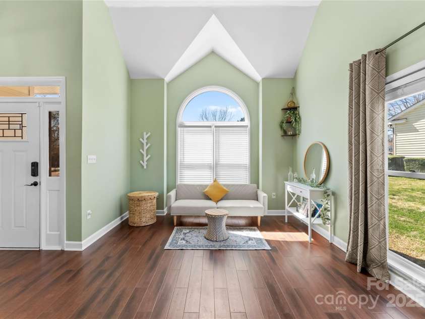 123 Southhaven Drive, Mooresville, NC 28117.  MLS# CAR4234772, YatesRealty ID 16318. Sitting Area off the Great Room