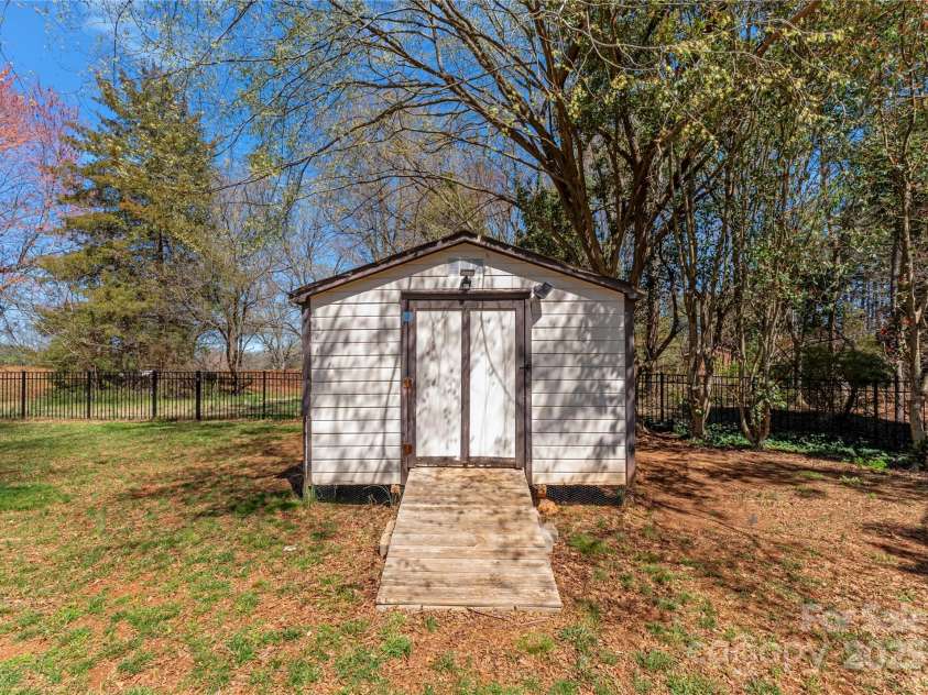123 Southhaven Drive, Mooresville, NC 28117.  MLS# CAR4234772, YatesRealty ID 16318. Storage Shed