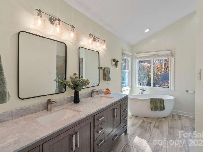 123 Southhaven Drive, Mooresville, NC 28117.  MLS# CAR4322533, YatesRealty ID 16318. 