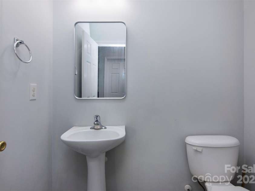 3308 Lemongrass Lane, Charlotte, NC 28214.  MLS# CAR4240451, YatesRealty ID 16319. 