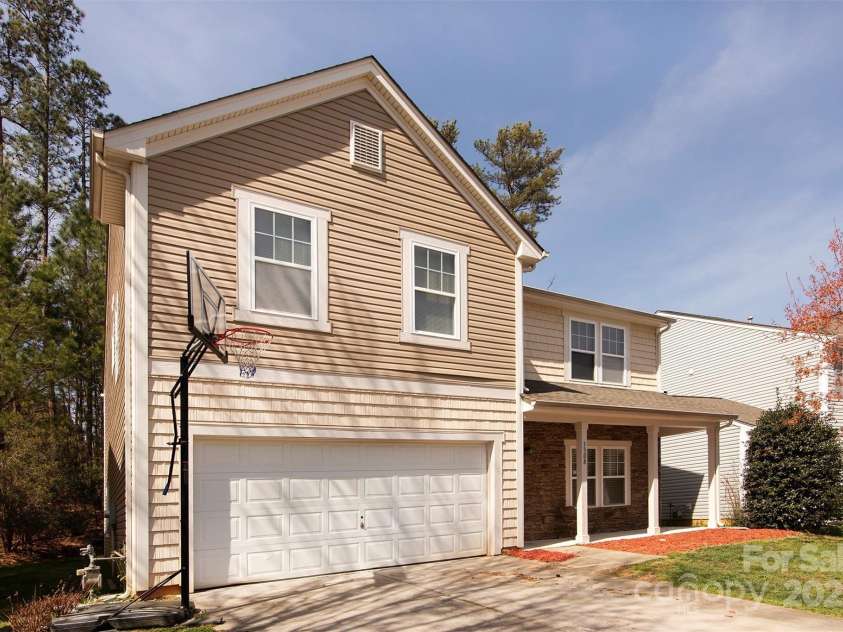 3308 Lemongrass Lane, Charlotte, NC 28214.  MLS# CAR4240451, YatesRealty ID 16319. 