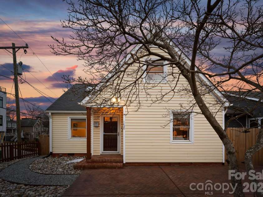 1424 Nandina Street, Charlotte, NC 28205.  MLS# CAR4337153, YatesRealty ID 1632. 
