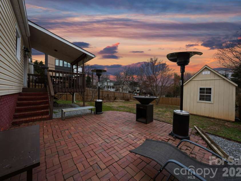 1424 Nandina Street, Charlotte, NC 28205.  MLS# CAR4337153, YatesRealty ID 1632. 