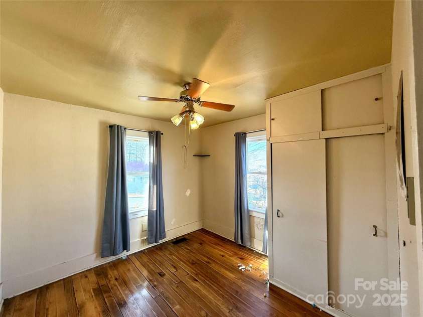 59 Hilltop Lane, Spruce Pine, NC 28777.  MLS# CAR4229360, YatesRealty ID 1632. 