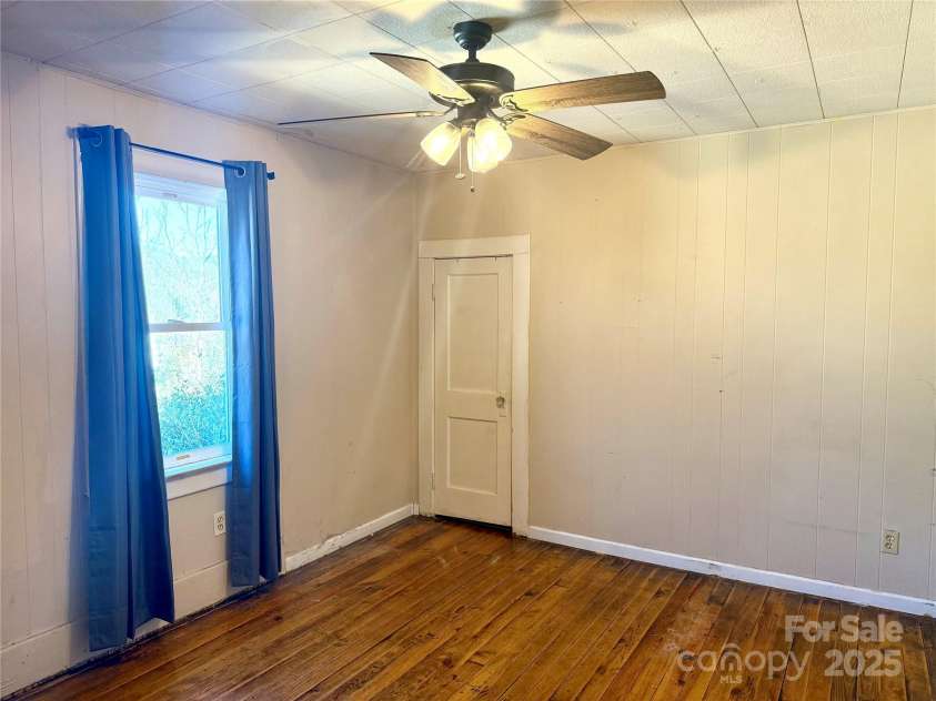 59 Hilltop Lane, Spruce Pine, NC 28777.  MLS# CAR4229360, YatesRealty ID 1632. 