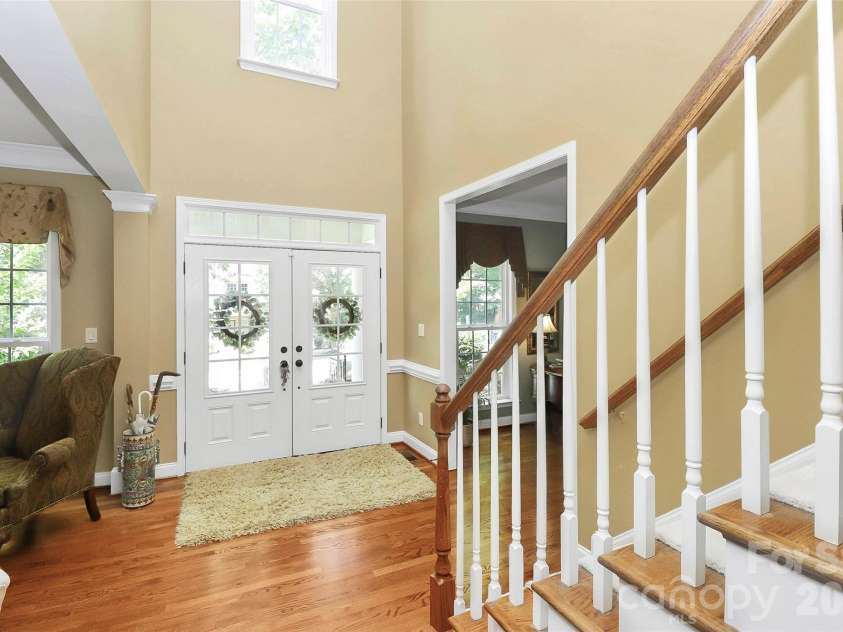 13824 Glen Abbey Drive, Charlotte, NC 28278.  MLS# CAR4350005, YatesRealty ID 16320. Front entrance to amazing open floorplan