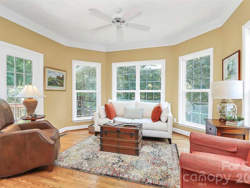 13824 Glen Abbey Drive, Charlotte, NC 28278.  MLS# CAR4350005, YatesRealty ID 16320. Keeping room with a beautiful backyard view