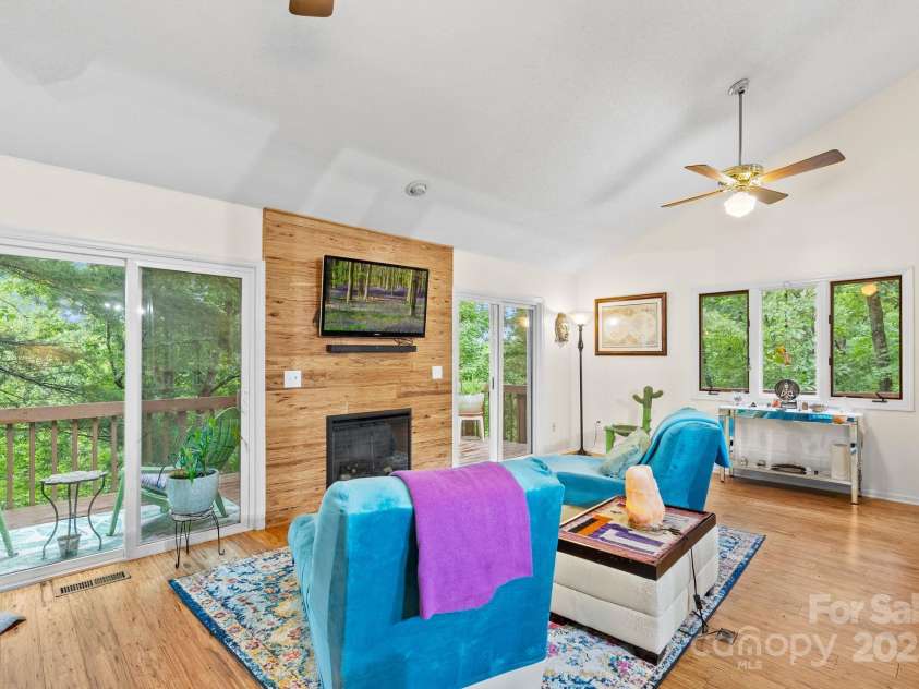 3 Azalea Terrace, Asheville, NC 28803.  MLS# CAR4252492, YatesRealty ID 16321. 