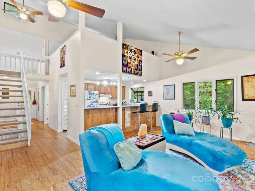 3 Azalea Terrace, Asheville, NC 28803.  MLS# CAR4252492, YatesRealty ID 16321. 