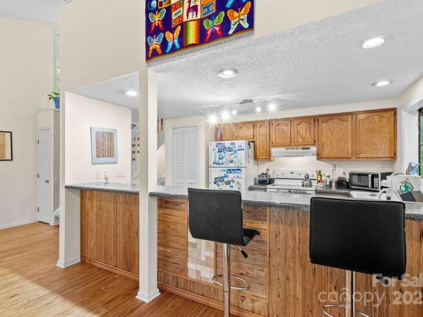 3 Azalea Terrace, Asheville, NC 28803.  MLS# CAR4252492, YatesRealty ID 16321. 