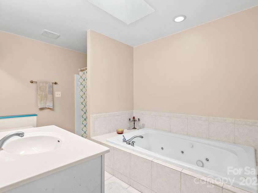 3 Azalea Terrace, Asheville, NC 28803.  MLS# CAR4252492, YatesRealty ID 16321. 