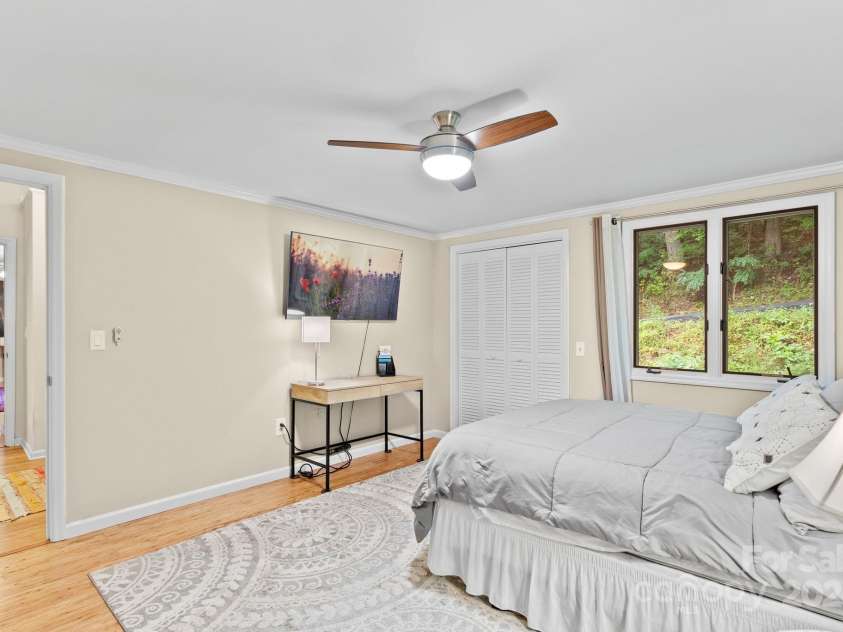 3 Azalea Terrace, Asheville, NC 28803.  MLS# CAR4252492, YatesRealty ID 16321. 