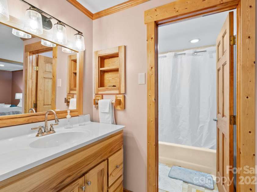 3 Azalea Terrace, Asheville, NC 28803.  MLS# CAR4252492, YatesRealty ID 16321. 