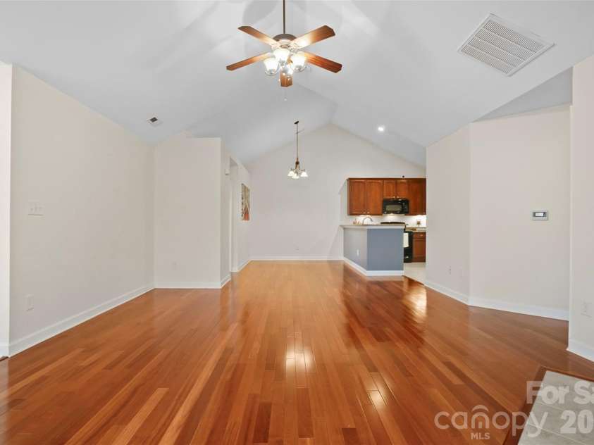 5518 Prosperity View Drive, Charlotte, NC 28269.  MLS# CAR4333321, YatesRealty ID 16323. 