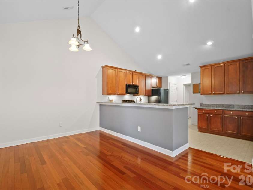 5518 Prosperity View Drive, Charlotte, NC 28269.  MLS# CAR4333321, YatesRealty ID 16323. 