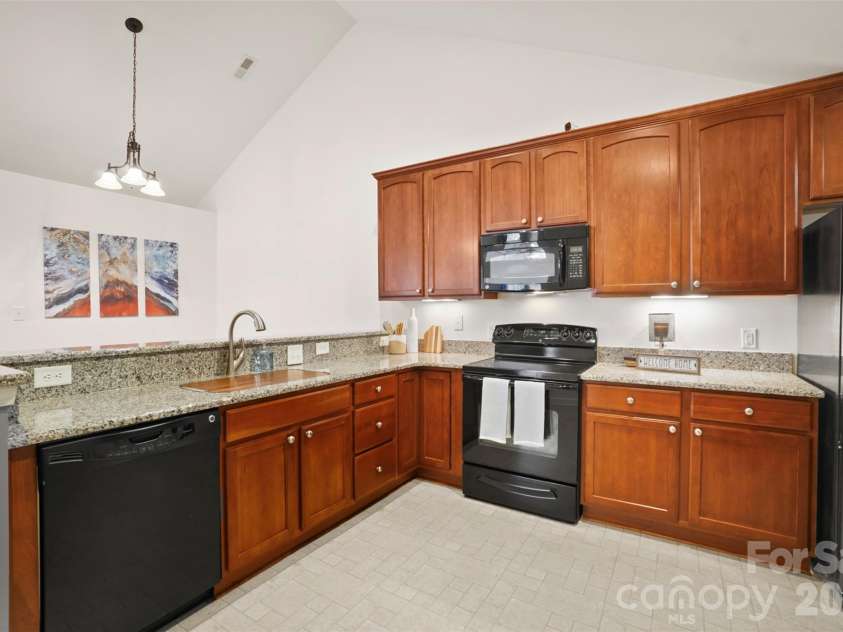 5518 Prosperity View Drive, Charlotte, NC 28269.  MLS# CAR4333321, YatesRealty ID 16323. 