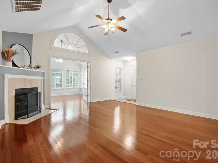 5518 Prosperity View Drive, Charlotte, NC 28269.  MLS# CAR4333321, YatesRealty ID 16323. 