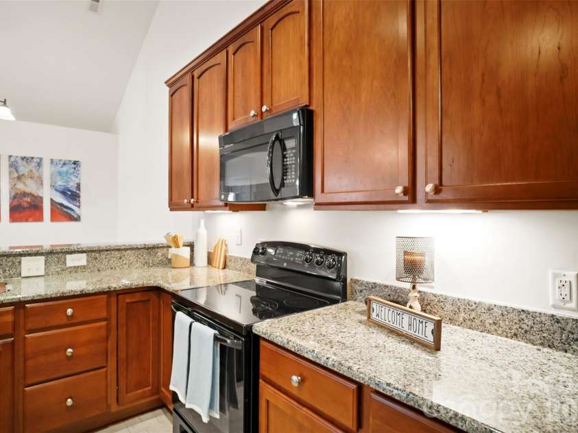5518 Prosperity View Drive, Charlotte, NC 28269.  MLS# CAR4333321, YatesRealty ID 16323. 