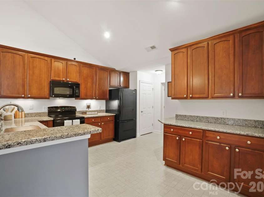 5518 Prosperity View Drive, Charlotte, NC 28269.  MLS# CAR4333321, YatesRealty ID 16323. 