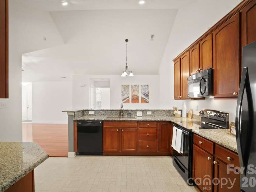 5518 Prosperity View Drive, Charlotte, NC 28269.  MLS# CAR4333321, YatesRealty ID 16323. 
