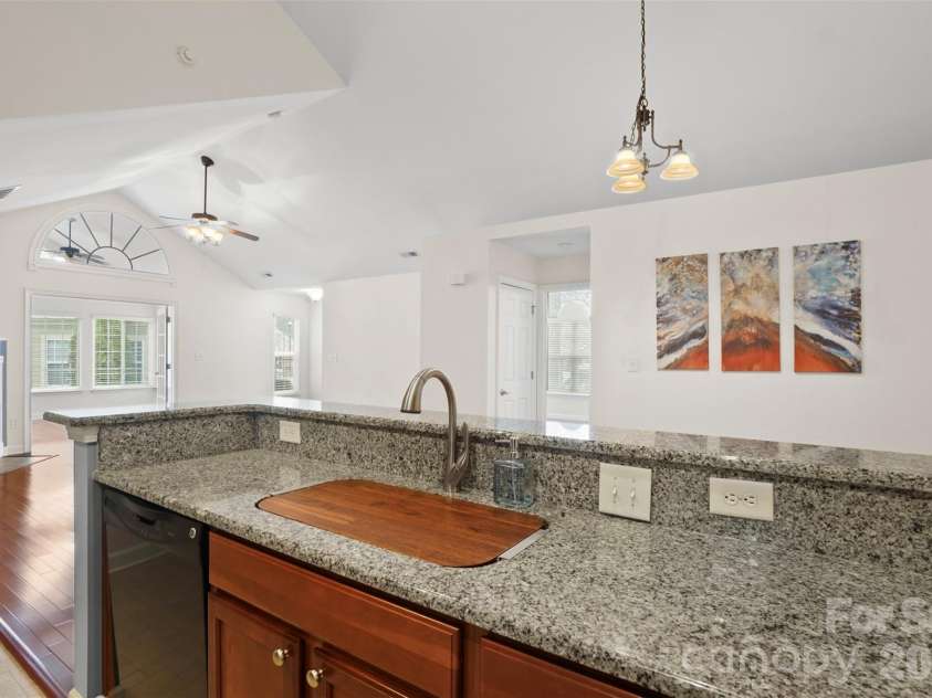 5518 Prosperity View Drive, Charlotte, NC 28269.  MLS# CAR4333321, YatesRealty ID 16323. 
