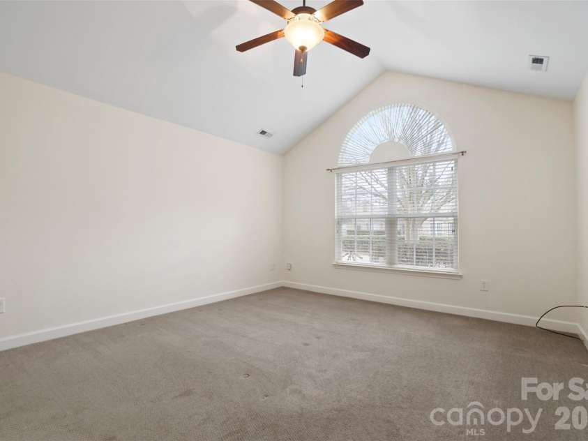 5518 Prosperity View Drive, Charlotte, NC 28269.  MLS# CAR4333321, YatesRealty ID 16323. Primary bedroom
