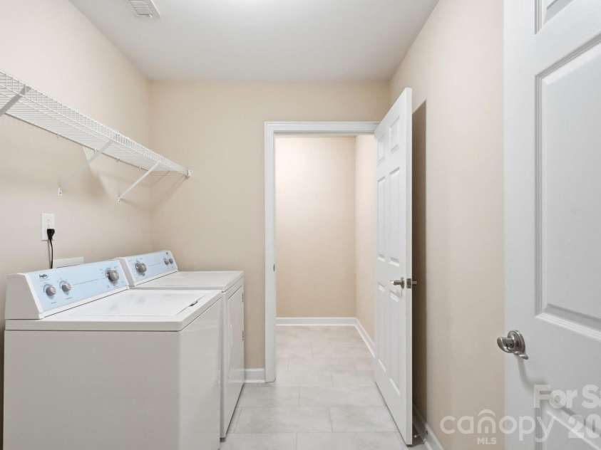 5518 Prosperity View Drive, Charlotte, NC 28269.  MLS# CAR4431968, YatesRealty ID 16323. 