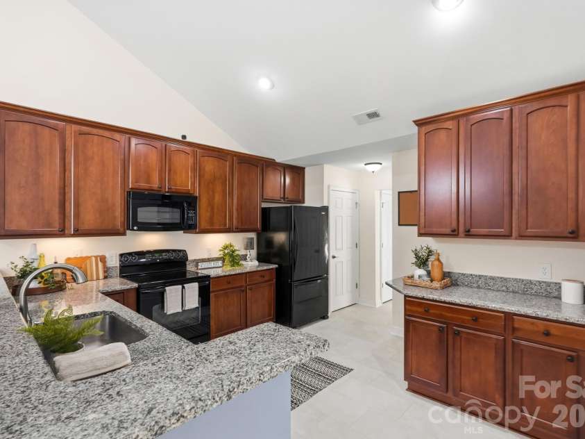 5518 Prosperity View Drive, Charlotte, NC 28269.  MLS# CAR4431968, YatesRealty ID 16323. 