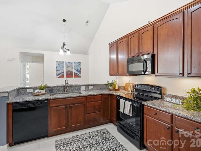 5518 Prosperity View Drive, Charlotte, NC 28269.  MLS# CAR4431968, YatesRealty ID 16323. 