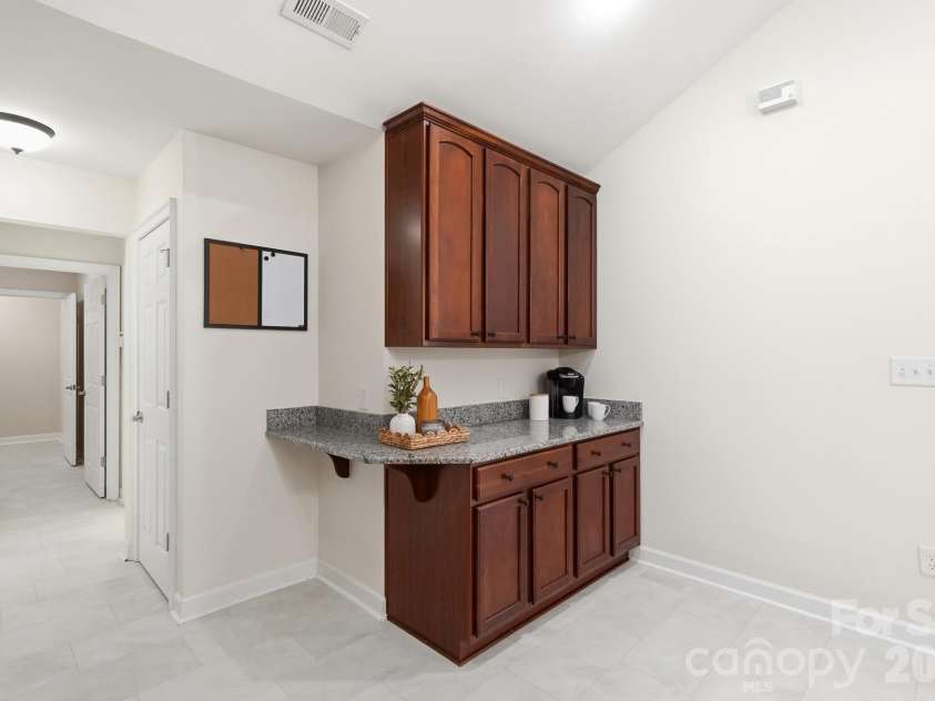 5518 Prosperity View Drive, Charlotte, NC 28269.  MLS# CAR4431968, YatesRealty ID 16323. 