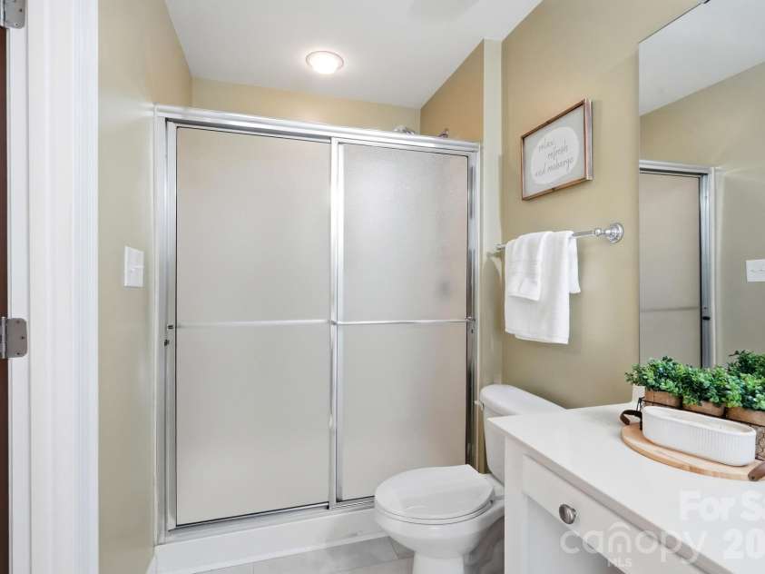 5518 Prosperity View Drive, Charlotte, NC 28269.  MLS# CAR4431968, YatesRealty ID 16323. 