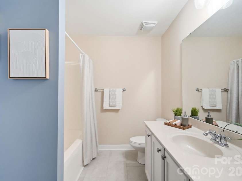 5518 Prosperity View Drive, Charlotte, NC 28269.  MLS# CAR4431968, YatesRealty ID 16323. 