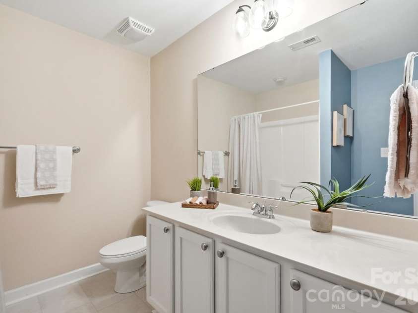 5518 Prosperity View Drive, Charlotte, NC 28269.  MLS# CAR4431968, YatesRealty ID 16323. 