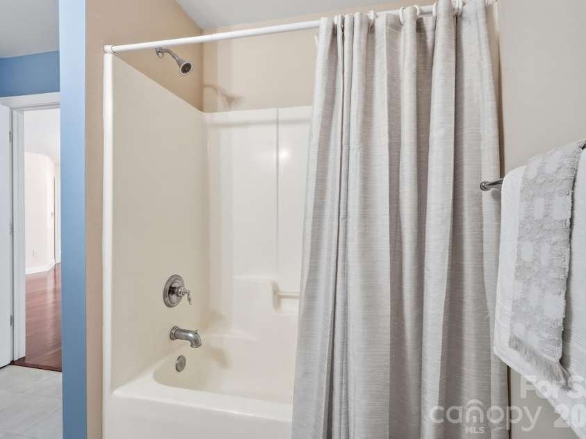 5518 Prosperity View Drive, Charlotte, NC 28269.  MLS# CAR4431968, YatesRealty ID 16323. 