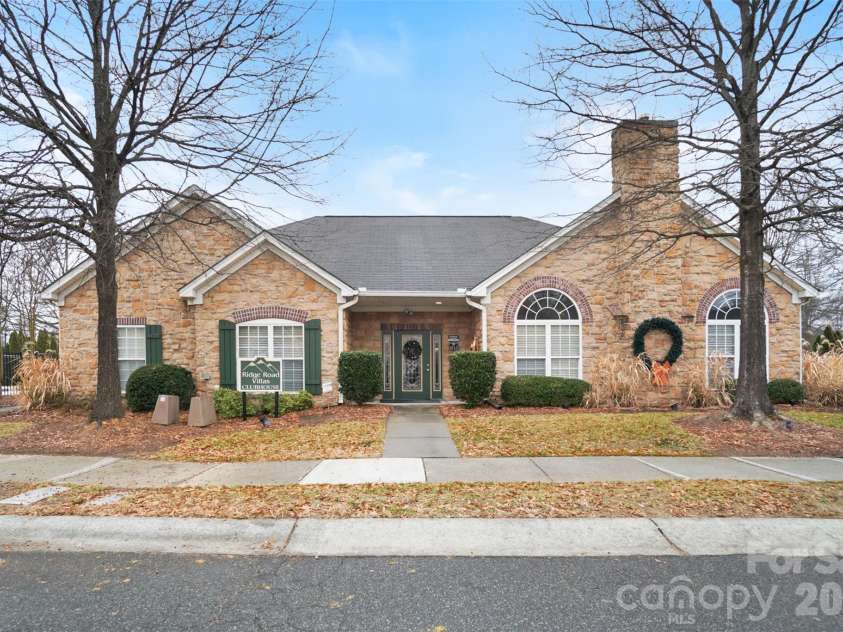 5518 Prosperity View Drive, Charlotte, NC 28269.  MLS# CAR4431968, YatesRealty ID 16323. Amenity center