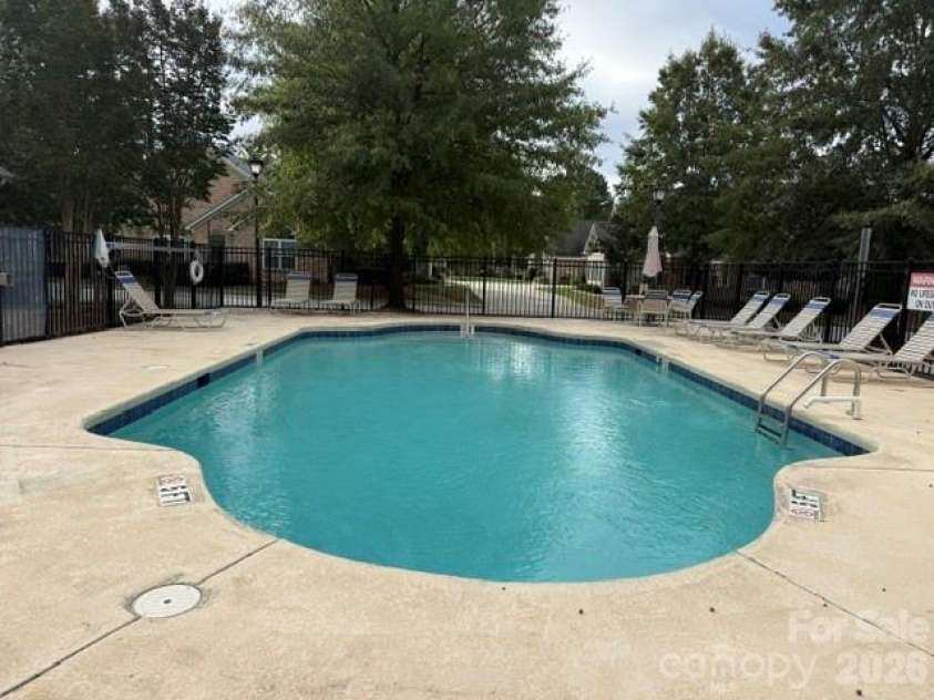 5518 Prosperity View Drive, Charlotte, NC 28269.  MLS# CAR4431968, YatesRealty ID 16323. Community pool