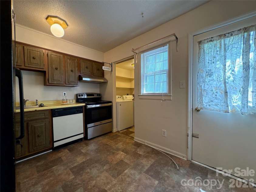 115 Eastcliff Drive, Concord, NC 28025.  MLS# CAR4369243, YatesRealty ID 16324. 