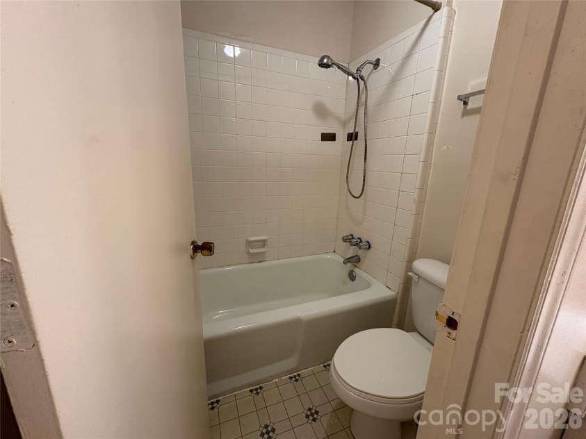 115 Eastcliff Drive, Concord, NC 28025.  MLS# CAR4369243, YatesRealty ID 16324. Full Bath