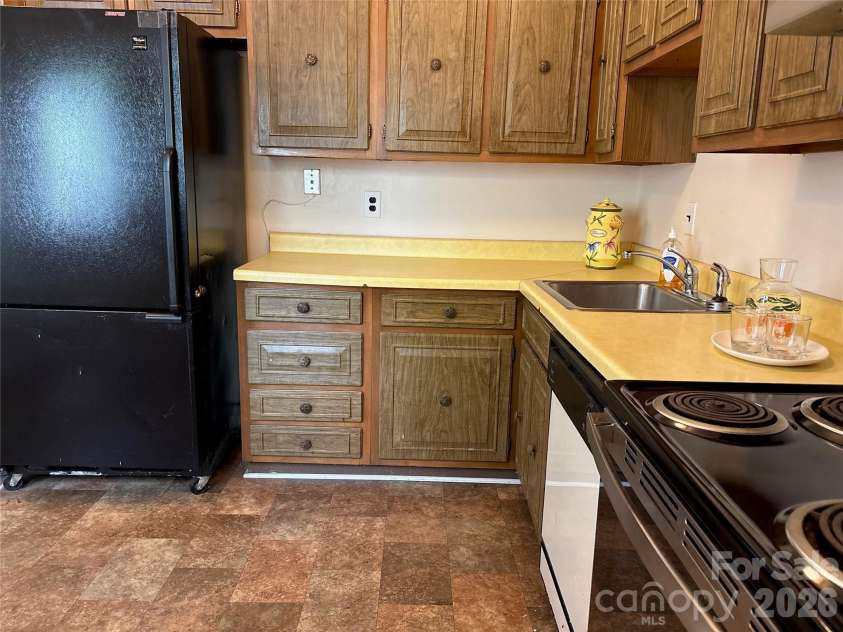 115 Eastcliff Drive, Concord, NC 28025.  MLS# CAR4369243, YatesRealty ID 16324. Kitchen