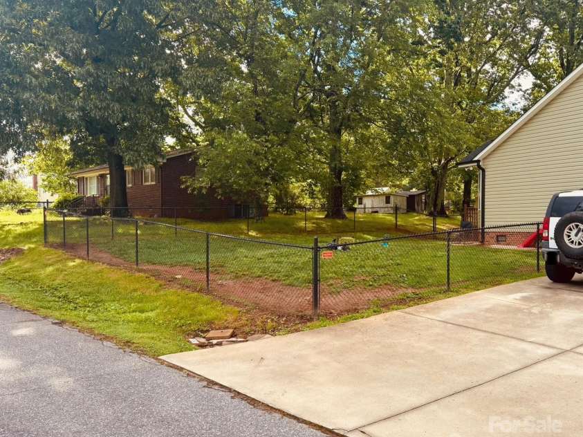 312 Shady Lane, Lincolnton, NC 28092.  MLS# CAR4258307, YatesRealty ID 16324. 