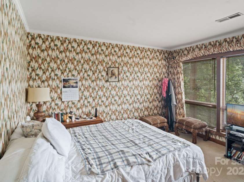 4749 16th Street Drive, Hickory, NC 28601.  MLS# CAR4251367, YatesRealty ID 16326. 2nd Bedroom Basement