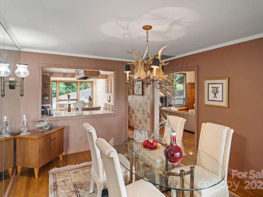 4749 16th Street Drive, Hickory, NC 28601.  MLS# CAR4251367, YatesRealty ID 16326. 