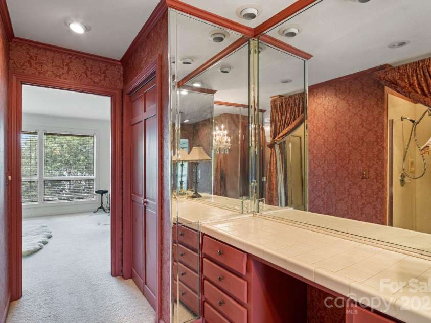 4749 16th Street Drive, Hickory, NC 28601.  MLS# CAR4251367, YatesRealty ID 16326. 