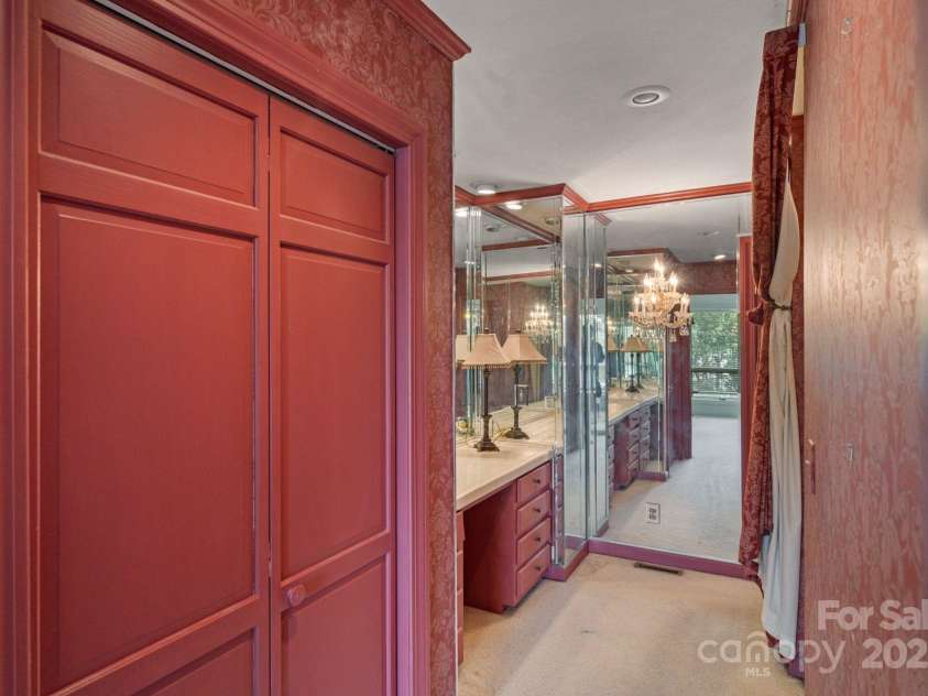 4749 16th Street Drive, Hickory, NC 28601.  MLS# CAR4251367, YatesRealty ID 16326. 