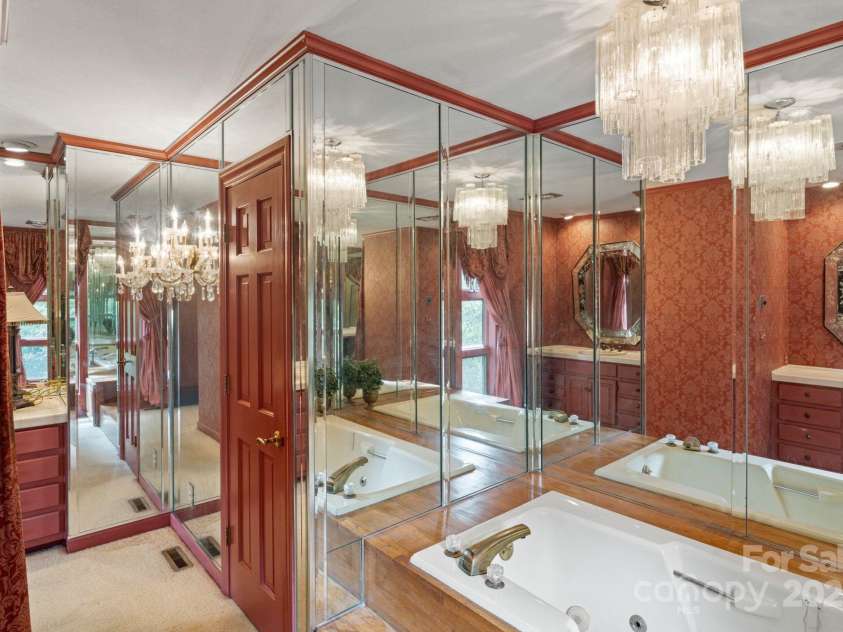 4749 16th Street Drive, Hickory, NC 28601.  MLS# CAR4251367, YatesRealty ID 16326. 