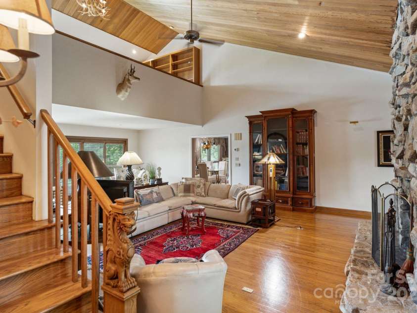 4749 16th Street Drive, Hickory, NC 28601.  MLS# CAR4251367, YatesRealty ID 16326. 