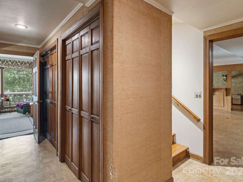 4749 16th Street Drive, Hickory, NC 28601.  MLS# CAR4251367, YatesRealty ID 16326. 