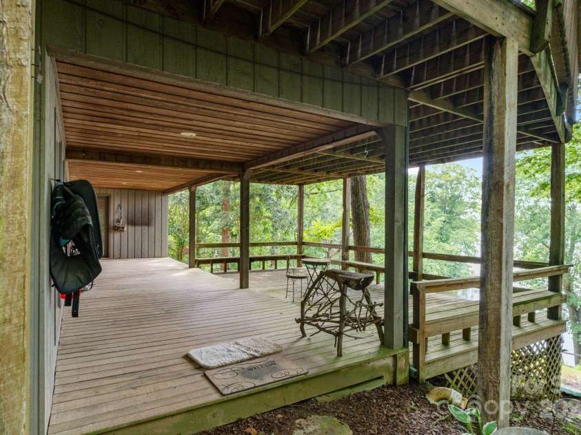 4749 16th Street Drive, Hickory, NC 28601.  MLS# CAR4251367, YatesRealty ID 16326. 