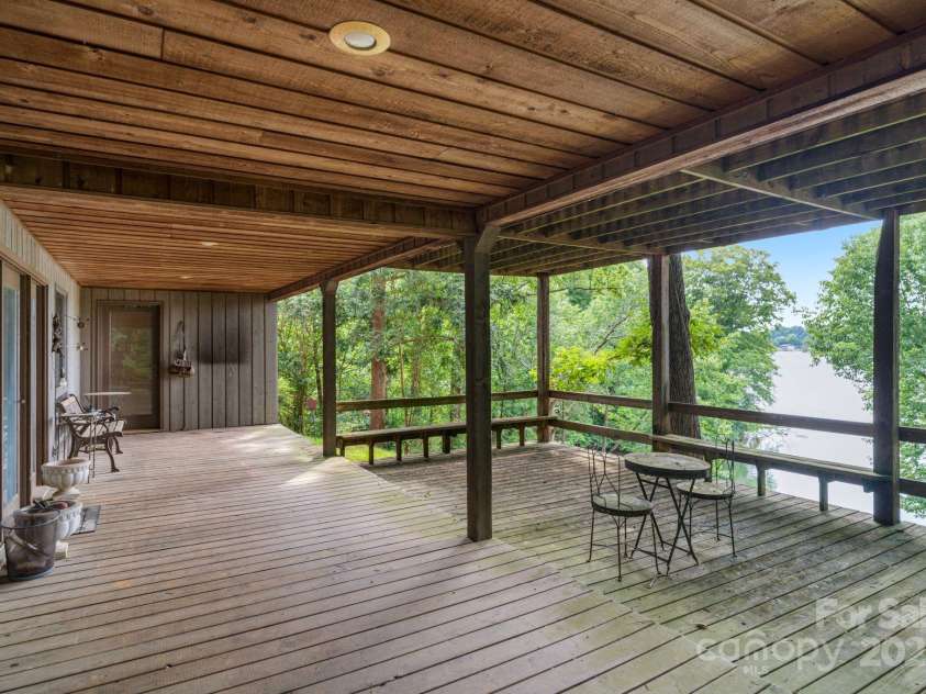 4749 16th Street Drive, Hickory, NC 28601.  MLS# CAR4251367, YatesRealty ID 16326. 