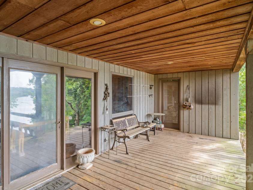 4749 16th Street Drive, Hickory, NC 28601.  MLS# CAR4251367, YatesRealty ID 16326. 